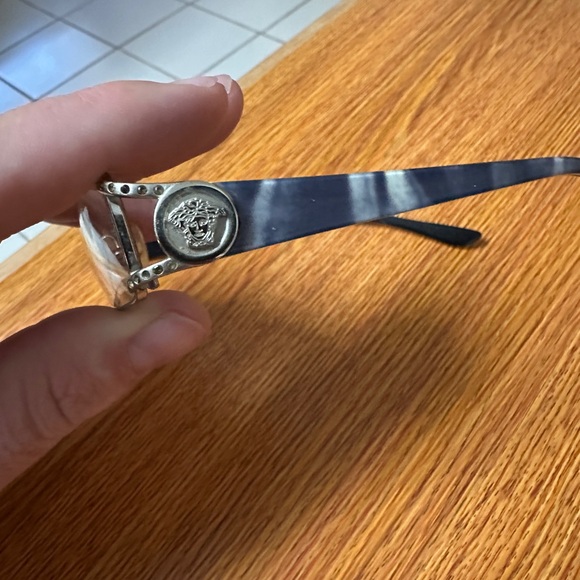 Versace - Picture 7 of 9